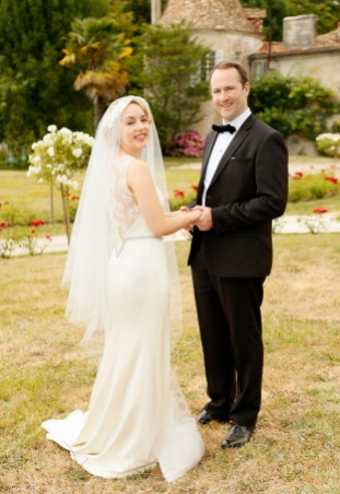 Bride and groom at a wedding in Chateau de Puyrigaud, Bridal veil and wedding dress from Folkster Theia by Don O'Neill